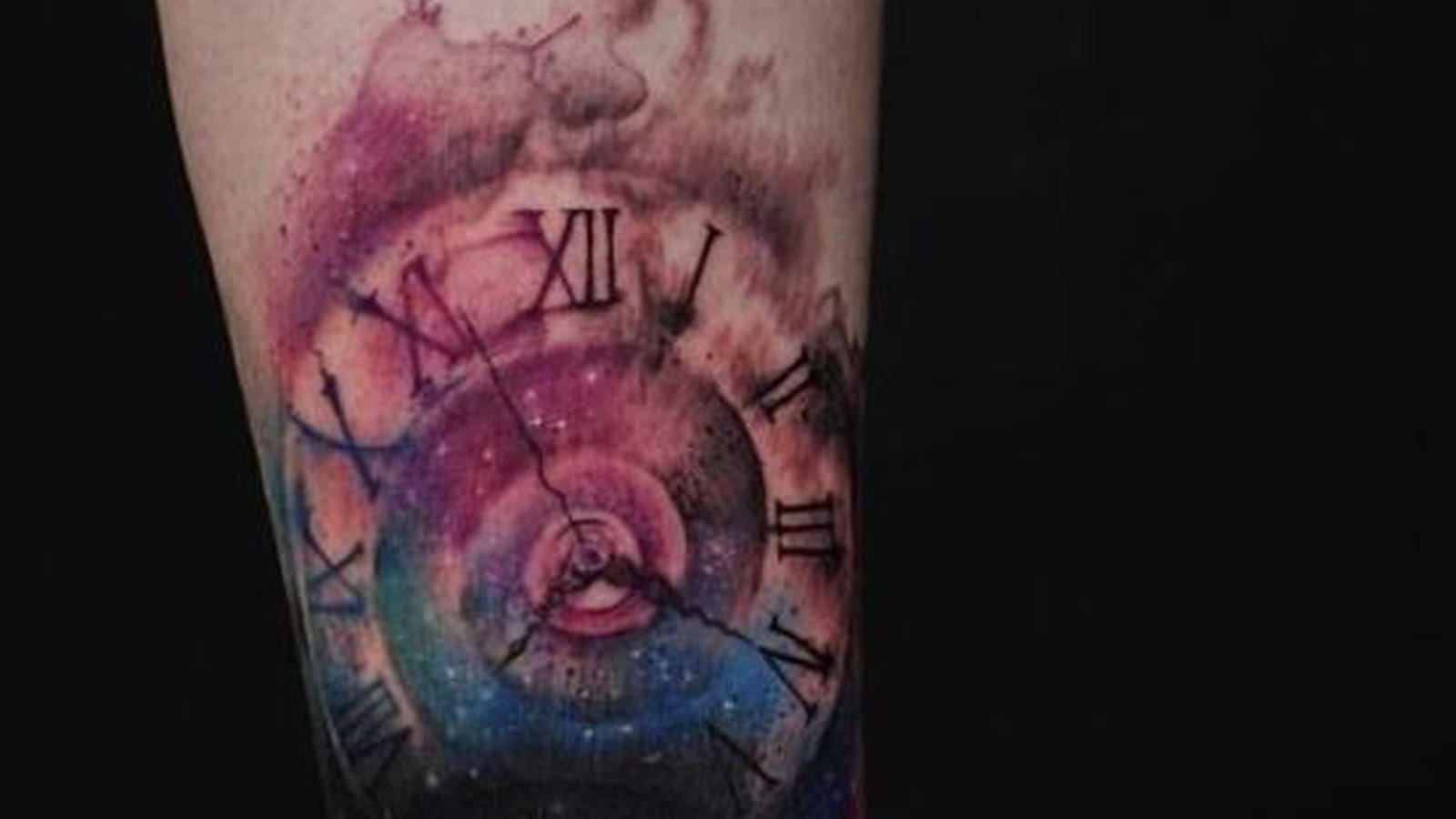 Horloge galactique sur la jambe