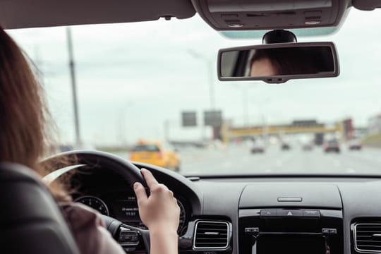 Voil&agrave; pourquoi taper sur le capot de sa voiture avant de d&eacute;marrer doit &ecirc;tre un geste primordial tout l'hiver