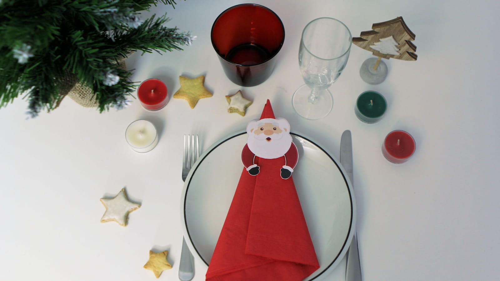 Pliage de serviette père Noël