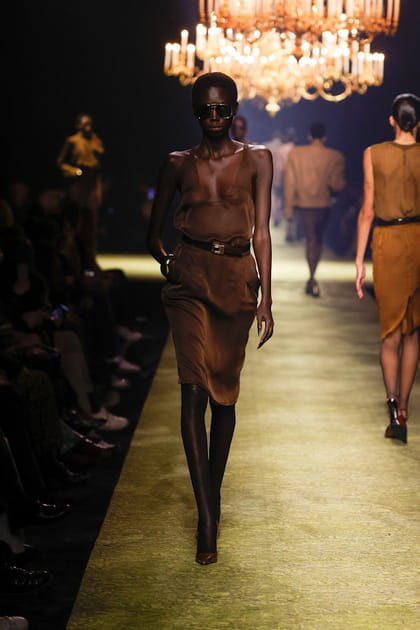 Look 37&nbsp;du d&eacute;fil&eacute; Saint Laurent