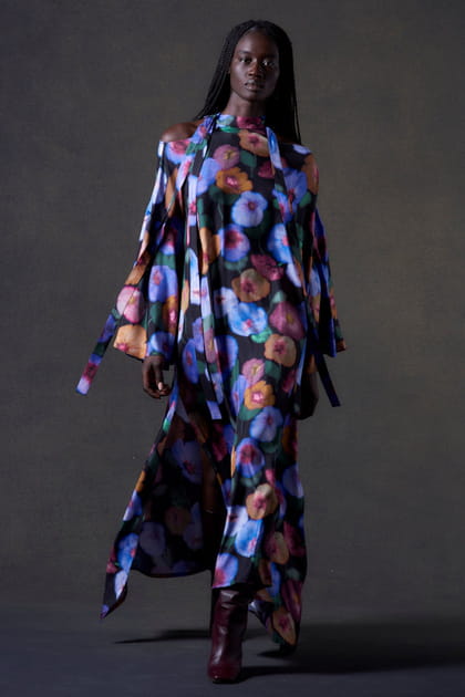 Robe &agrave; fleurs multicolores aper&ccedil;ue dans la collection Benjamin Benmoyal