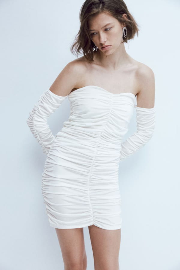 Robe blanche froncée
