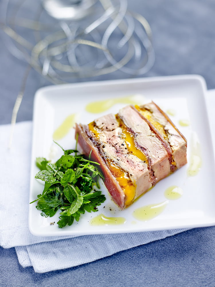 Terrine de foie gras poêlé, mangue, Jambon de Bayonne et gelée de