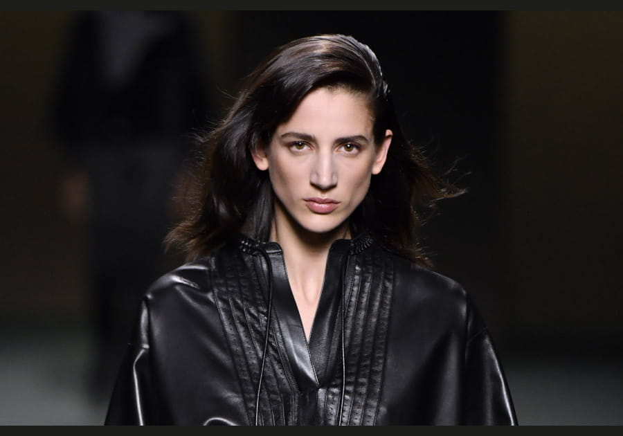 Les cheveux sur le c&ocirc;t&eacute; d'Herm&egrave;s