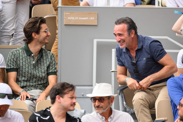 Pierre Niney et Jean Dujardin se fendent la poire à Roland-Garros