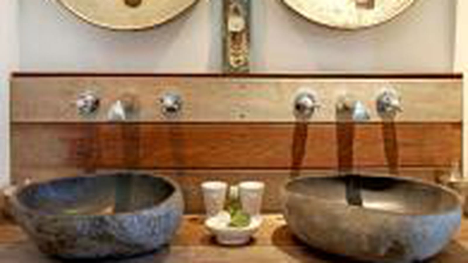 Planches de bois brut