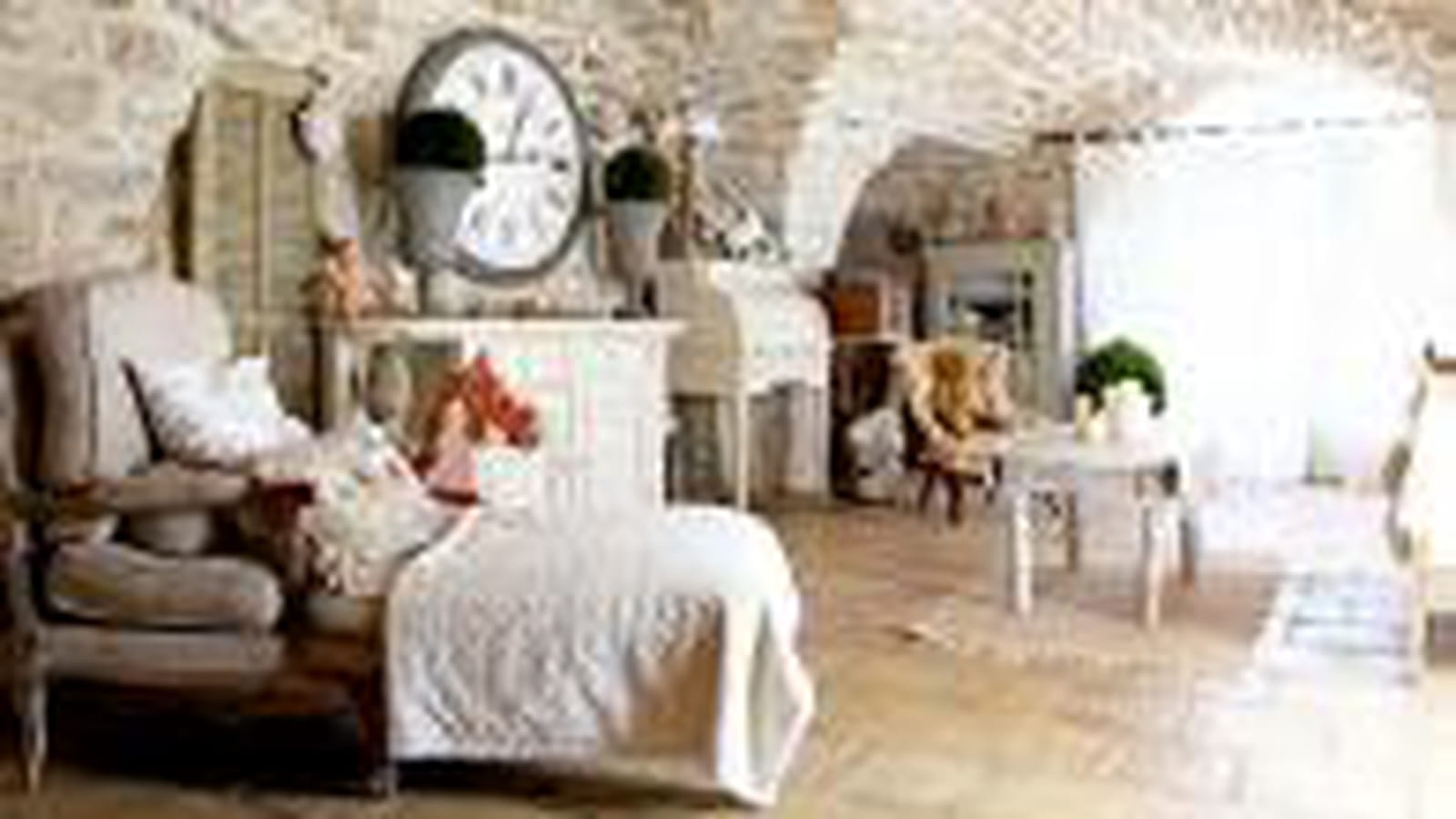 Mobilier blanc patiné