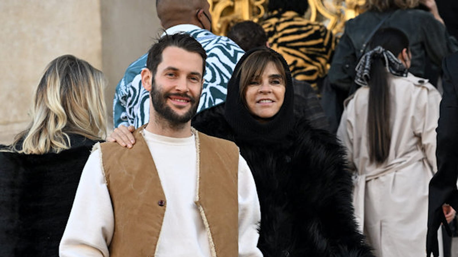 Simon Porte Jacquemus et Carine Roitfeld