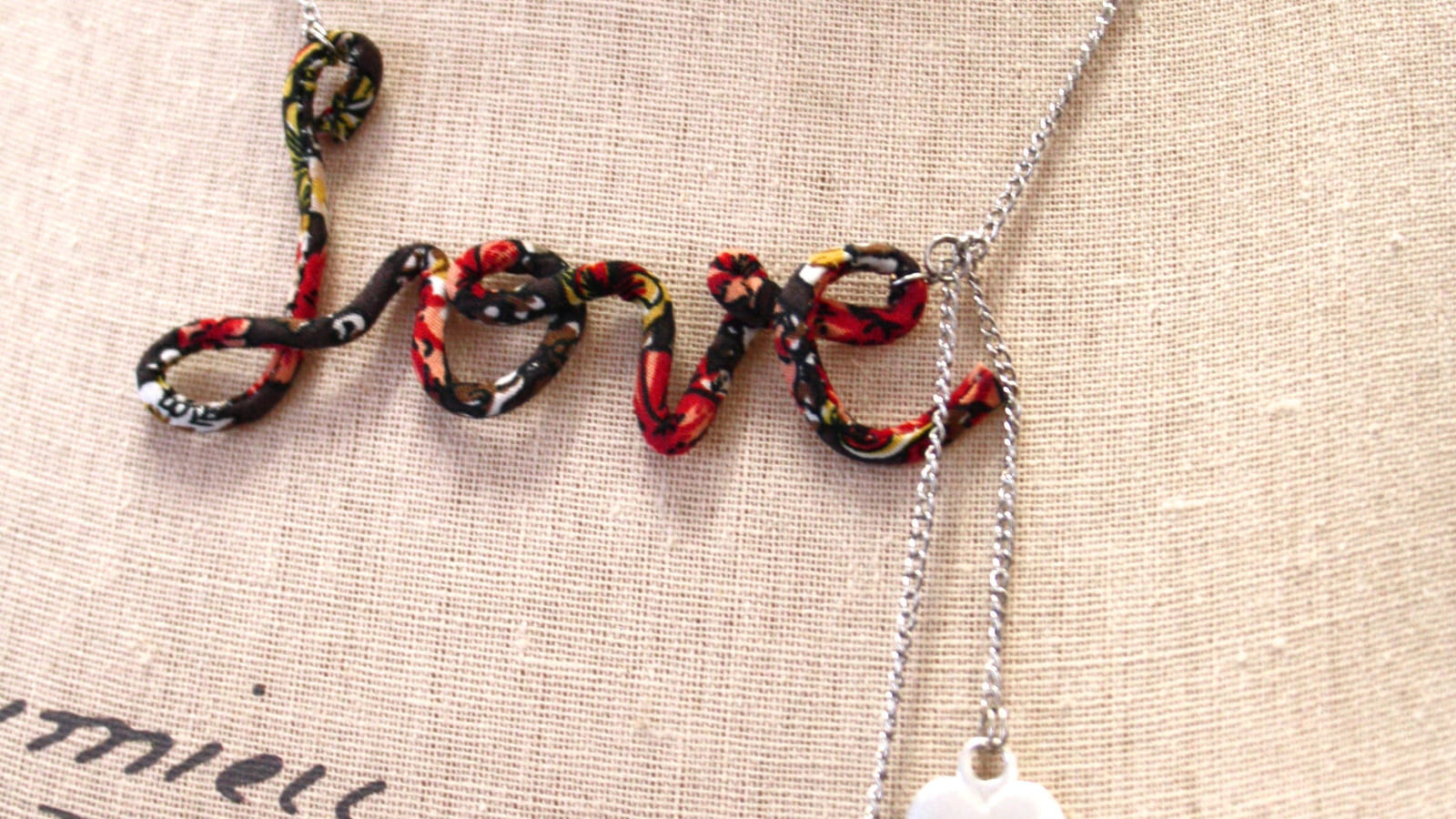 Collier LOVE en LIberty