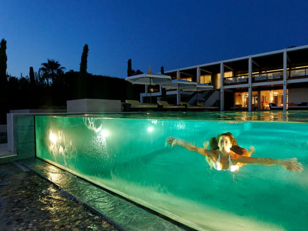 Piscine de nuit&nbsp;: troph&eacute;e d'or