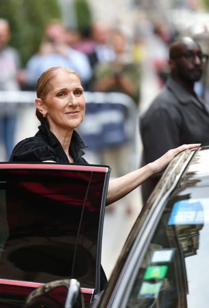 Céline Dion, émue devant le Royal Monceau