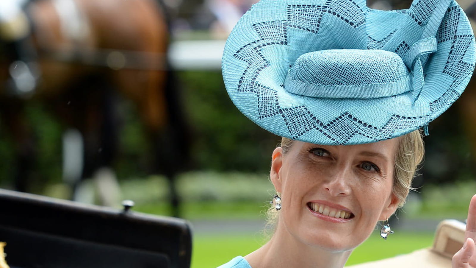Sophie d'Edimbourg en robe bleu turquoise évasée 