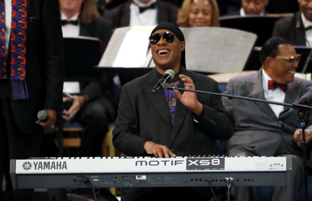 Stevie Wonder salue la m&eacute;moire de Lady Soul dans la bonne humeur