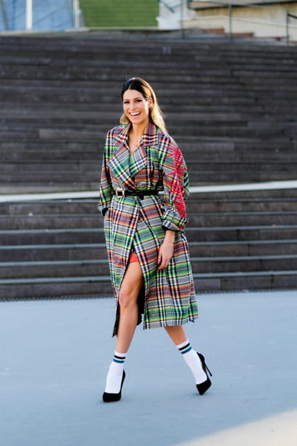 TOP : Laury Thilleman en manteau robe