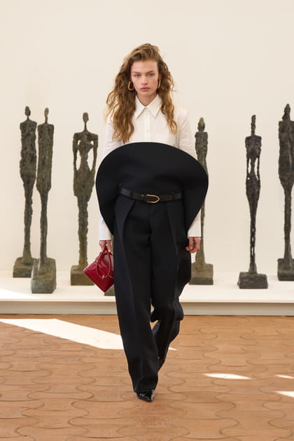 Look 8 du défilé Jacquemus "Les sculptures"