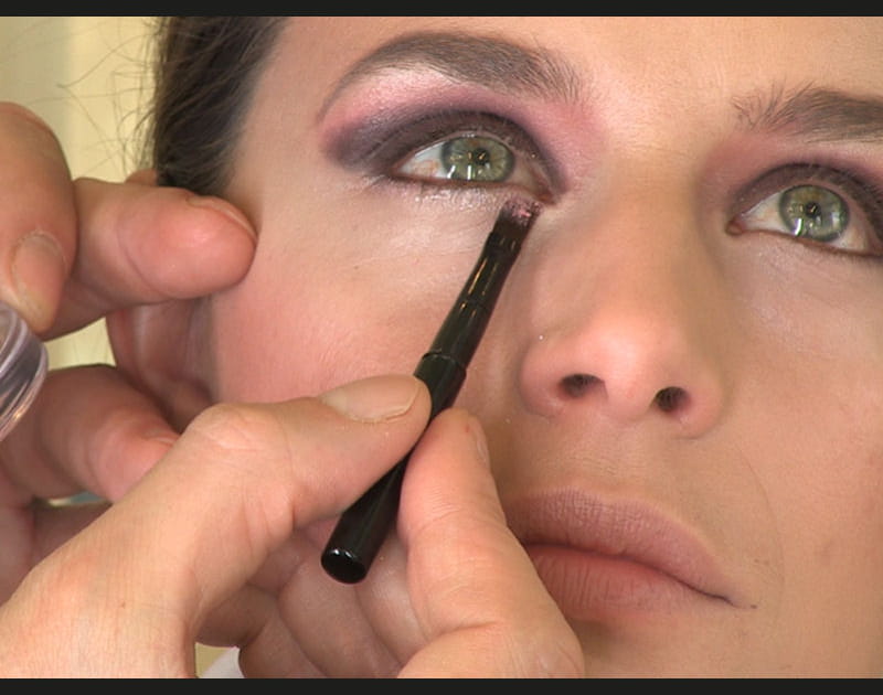 Une ombre paillet&eacute;e pour souligner le regard