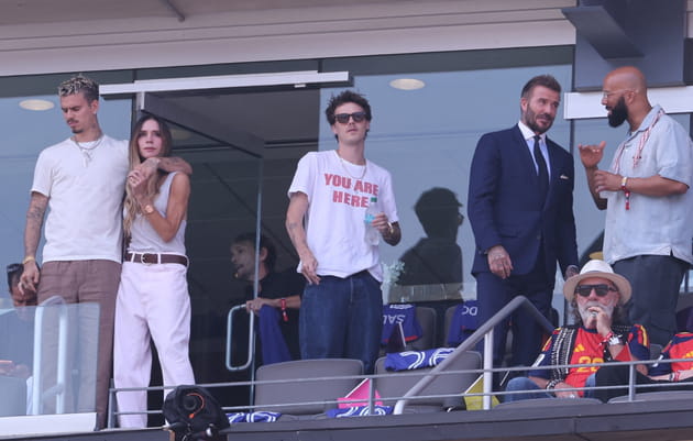 Victoria Beckham entourée de ses fils et son mari pour la finale de la Coupe du monde