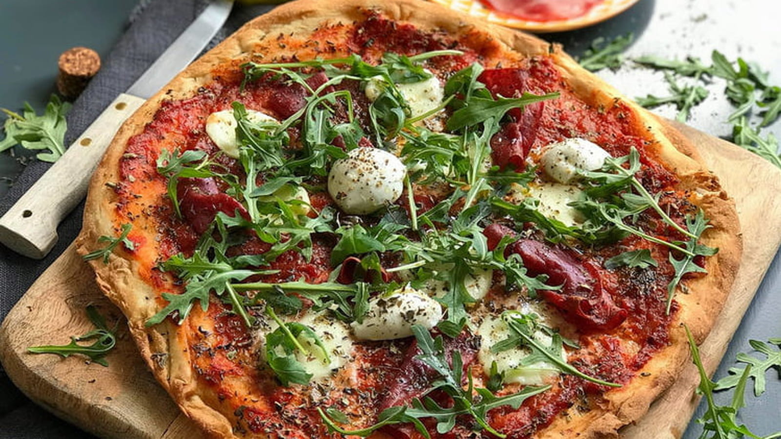 Pizza mozzarella, bresaola