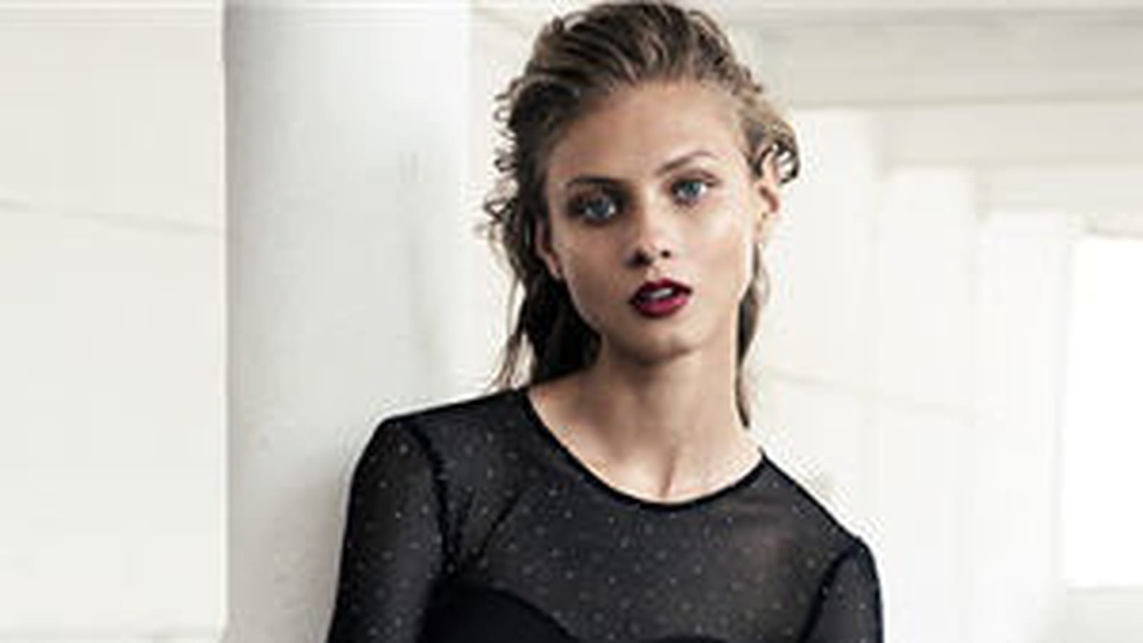 Robe noire haut en tulle de Mango