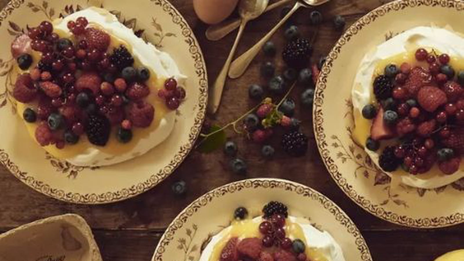 Pavlova au lemon curd et fruits rouges