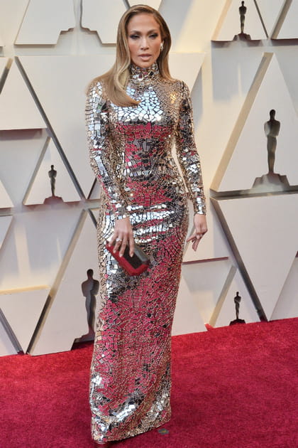 Jennifer Lopez en robe longue argentée Tom Ford