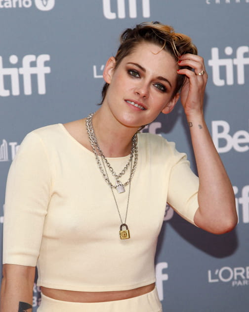 Kristen Stewart avec association de colliers cadenas