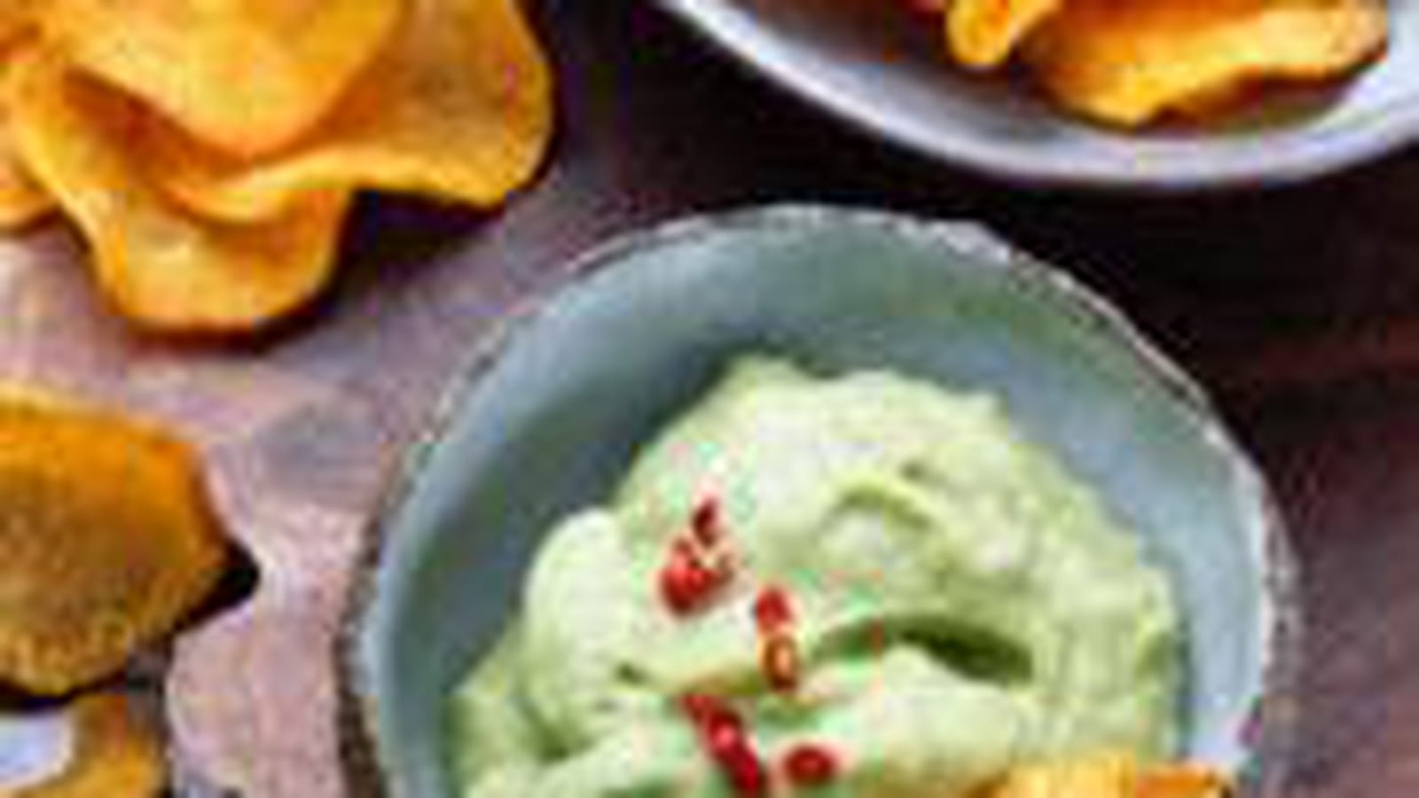 Chips de patates douces et guacamole