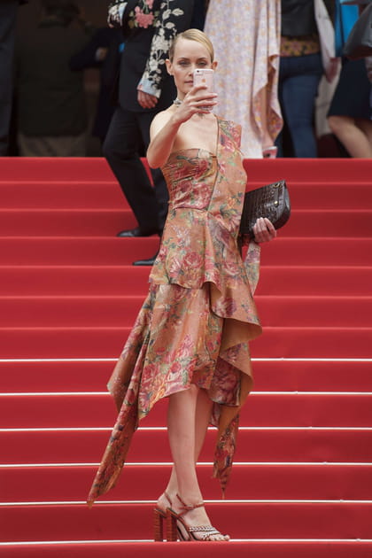 Amber Valletta a pris le temps de faire un petit selfie