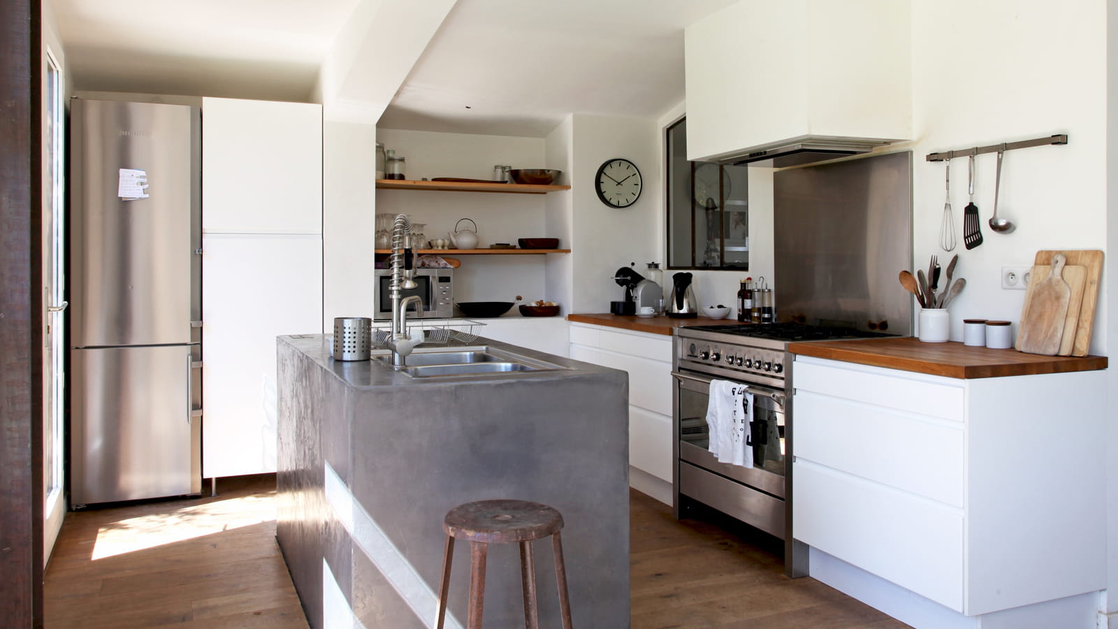 Cuisine grise et blanche