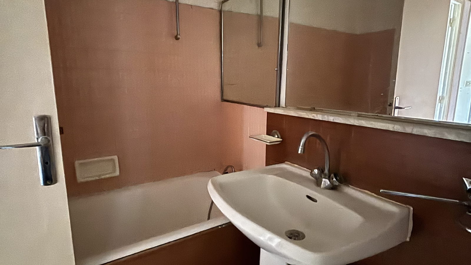 Salle de bains avant