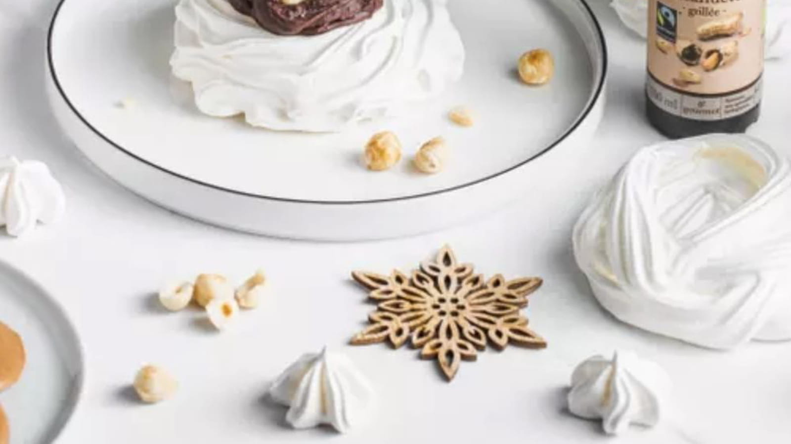 Pavlova au chocolat et noisettes grillées