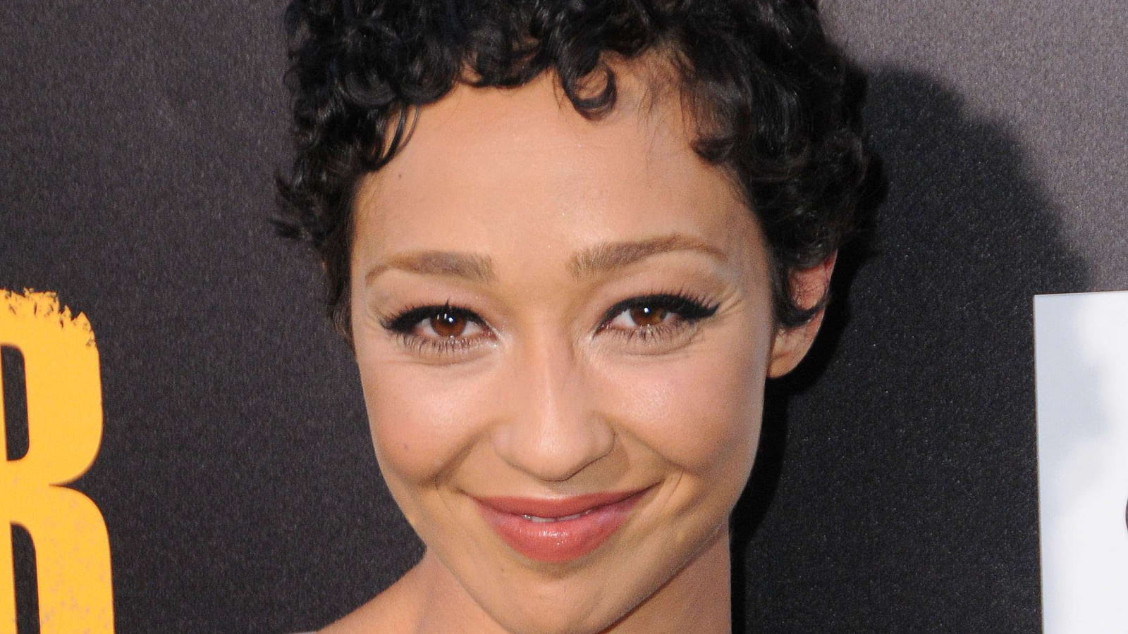 Ruth Negga, cheveux courts