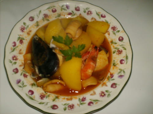 Calamars au fruits de mer avec pommes de terre