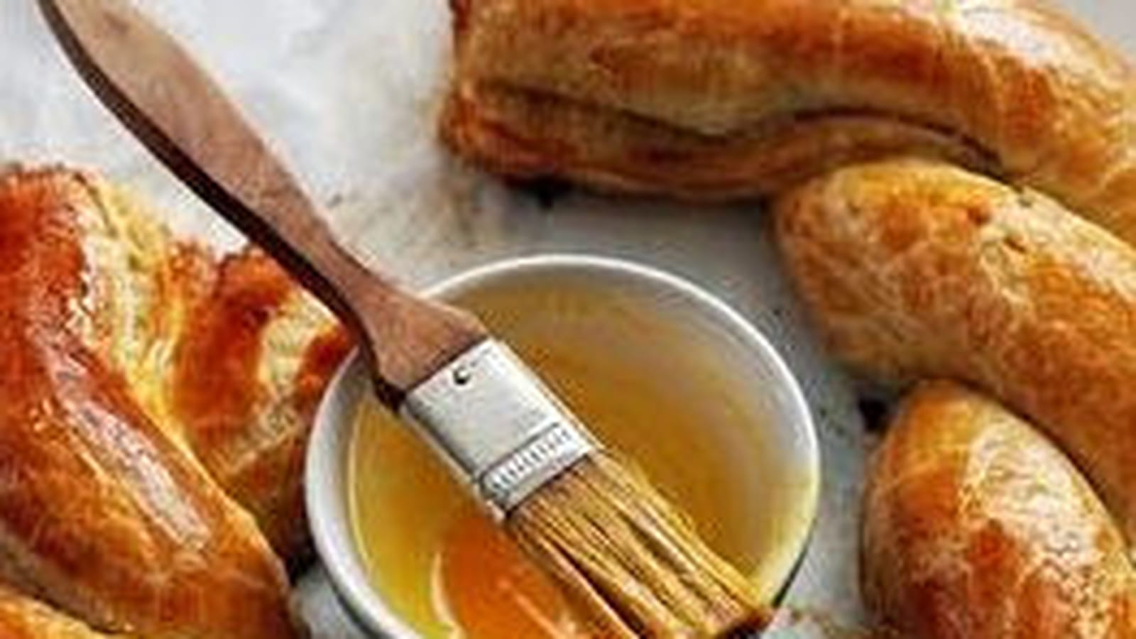 Une galette des rois totalement roulée