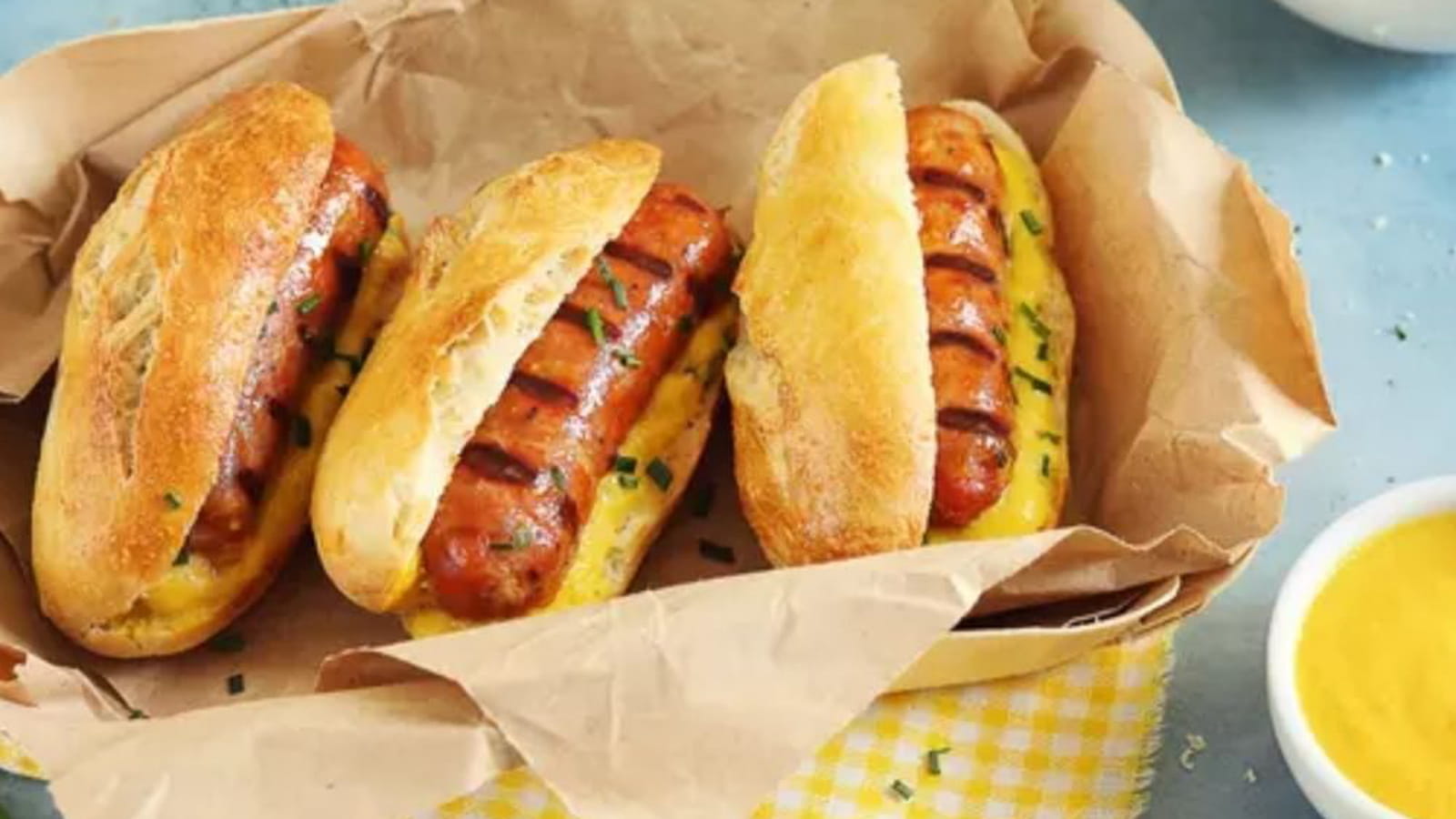 Mini-hot dog, ketchup jaune