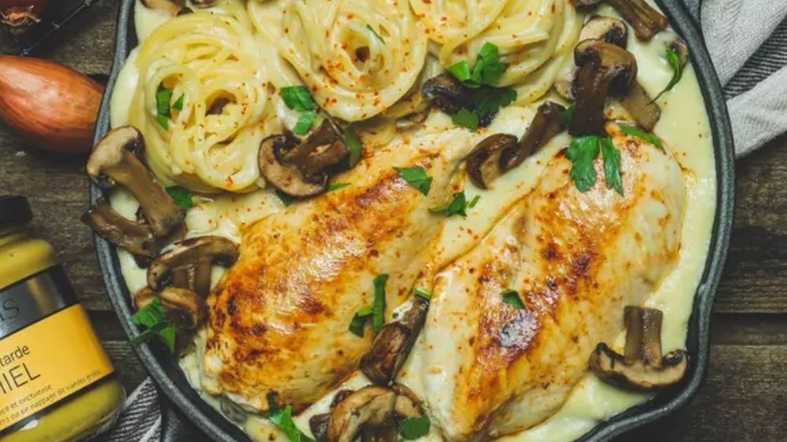 Escalopes de poulet à la suédoise, spaghetti et champignons