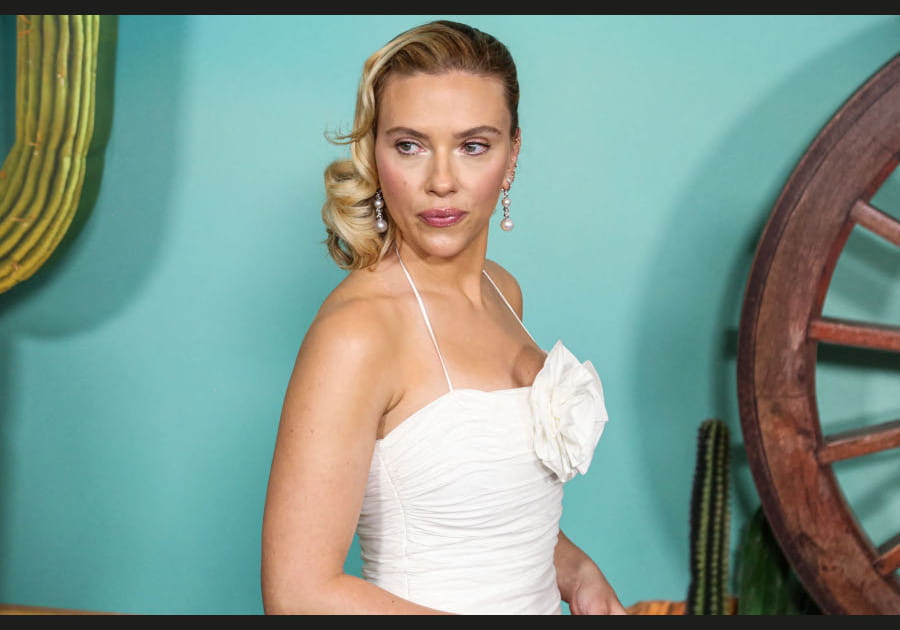 Scarlett Johansson, chicissime avec son side hair