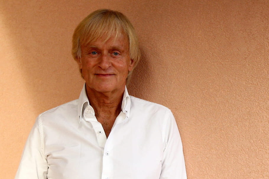 Dave, confiné : "Ne pas se laisser aller, continuer à plaire et rire !"