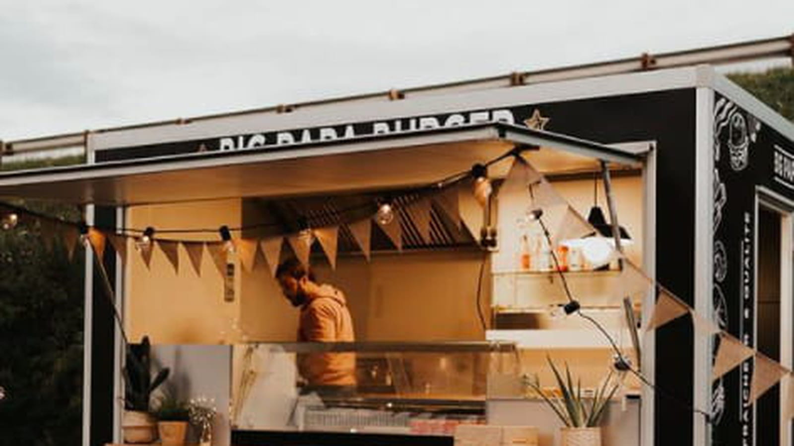 Food truck burgers 