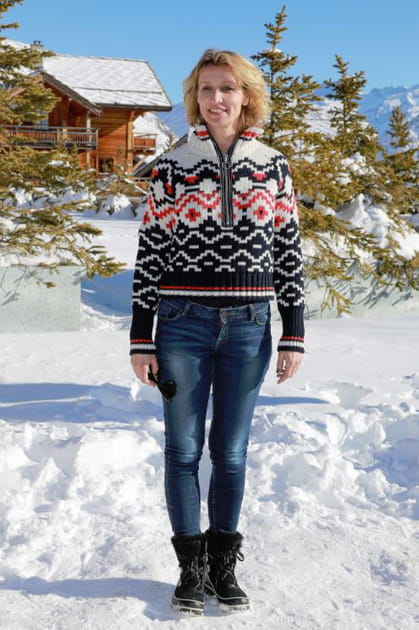 Alexandra Lamy en pull en maille &agrave; motifs et jean