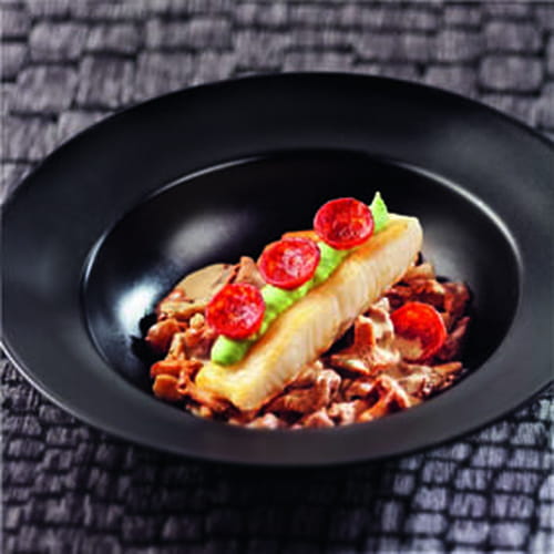 Pavé de légine rôti, purée de fèves et pétales de chorizo