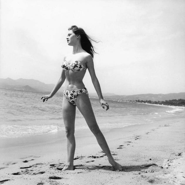 B.B. sur la plage ensoleillée