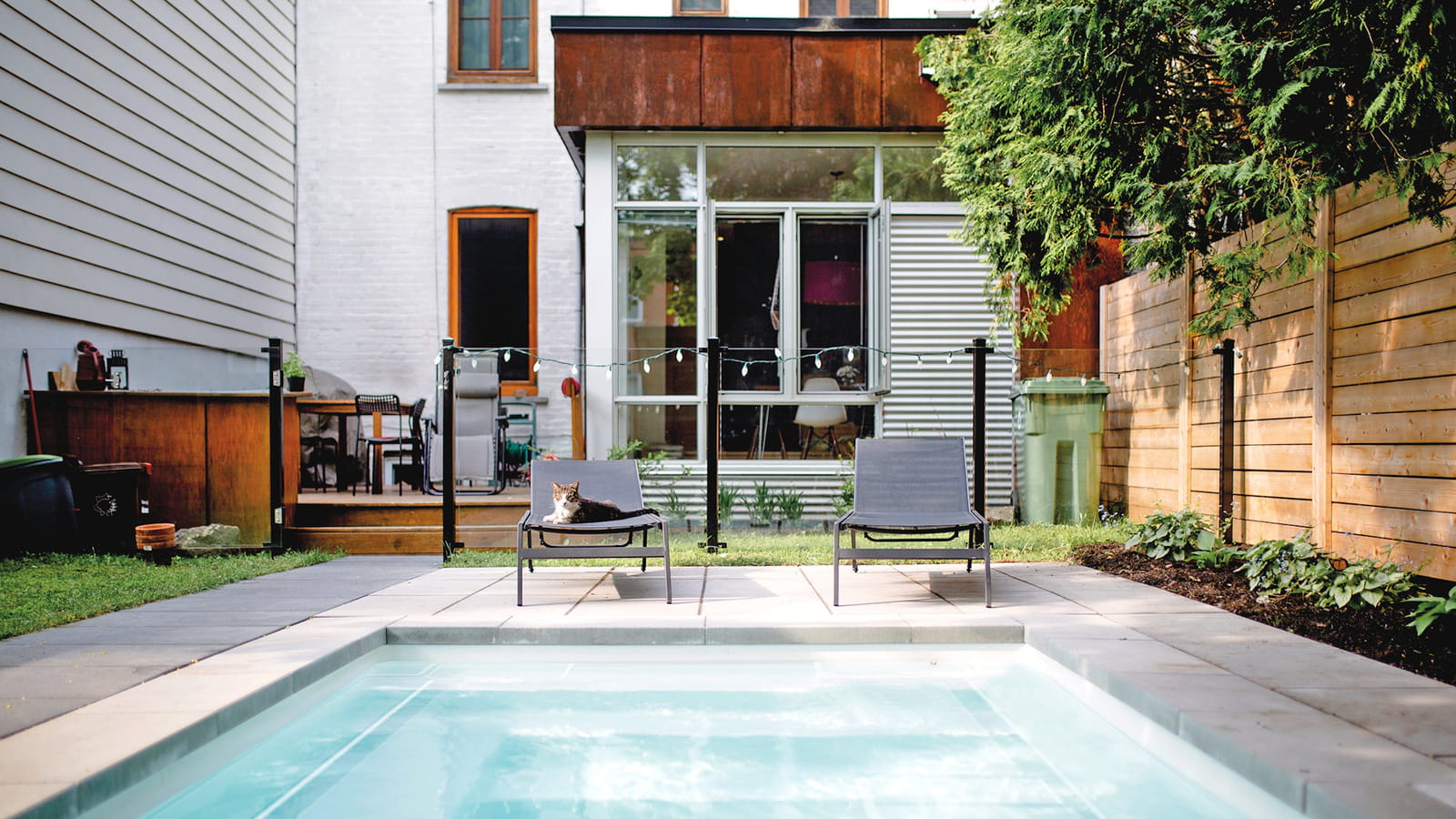 Une piscine carrée gain de place