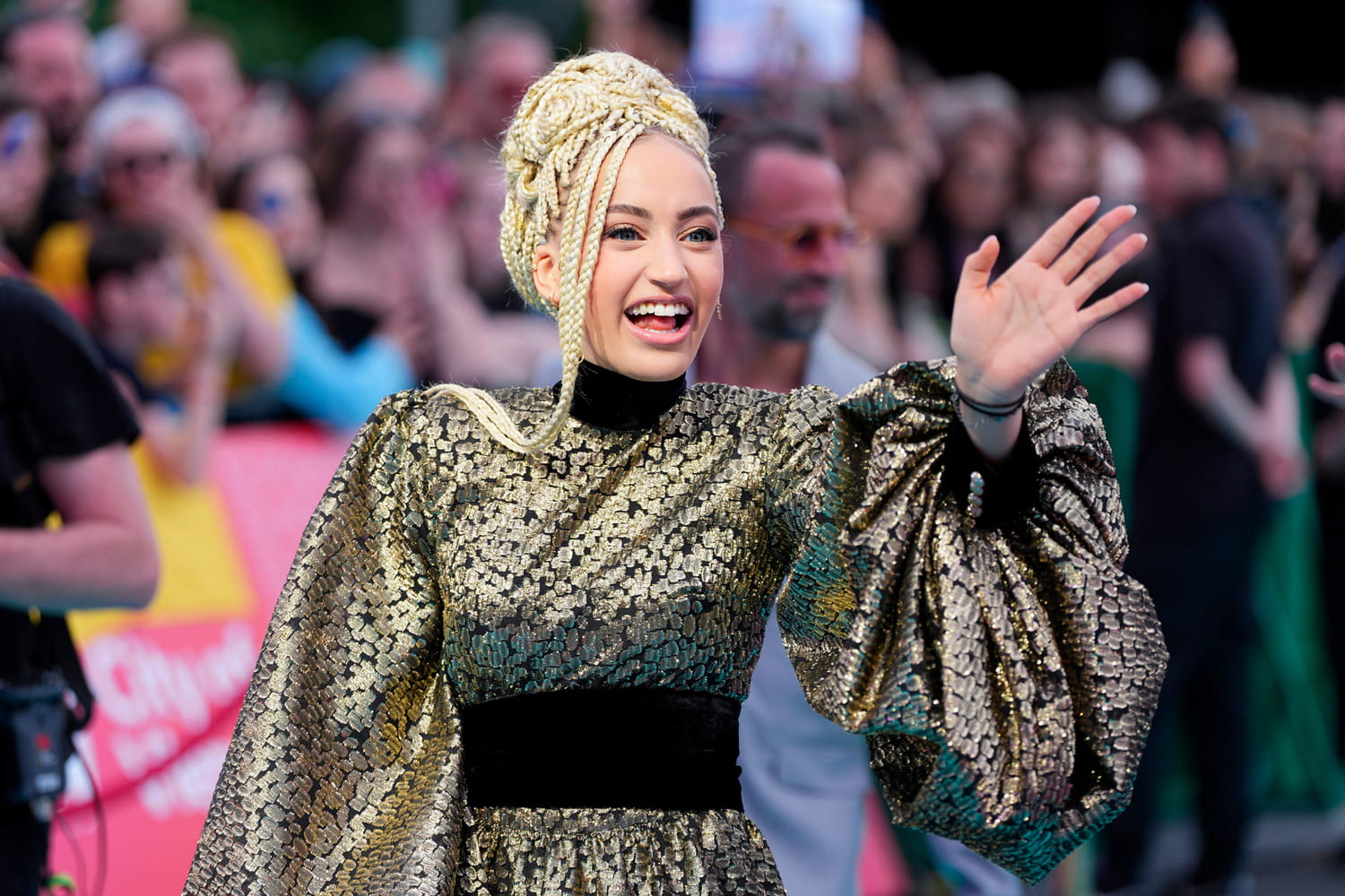 Monroe (Eurovision) gives her all and interrupts the Belgian singer (video) Monroe (Eurovision) gives her all and interrupts the Belgian singer (video)