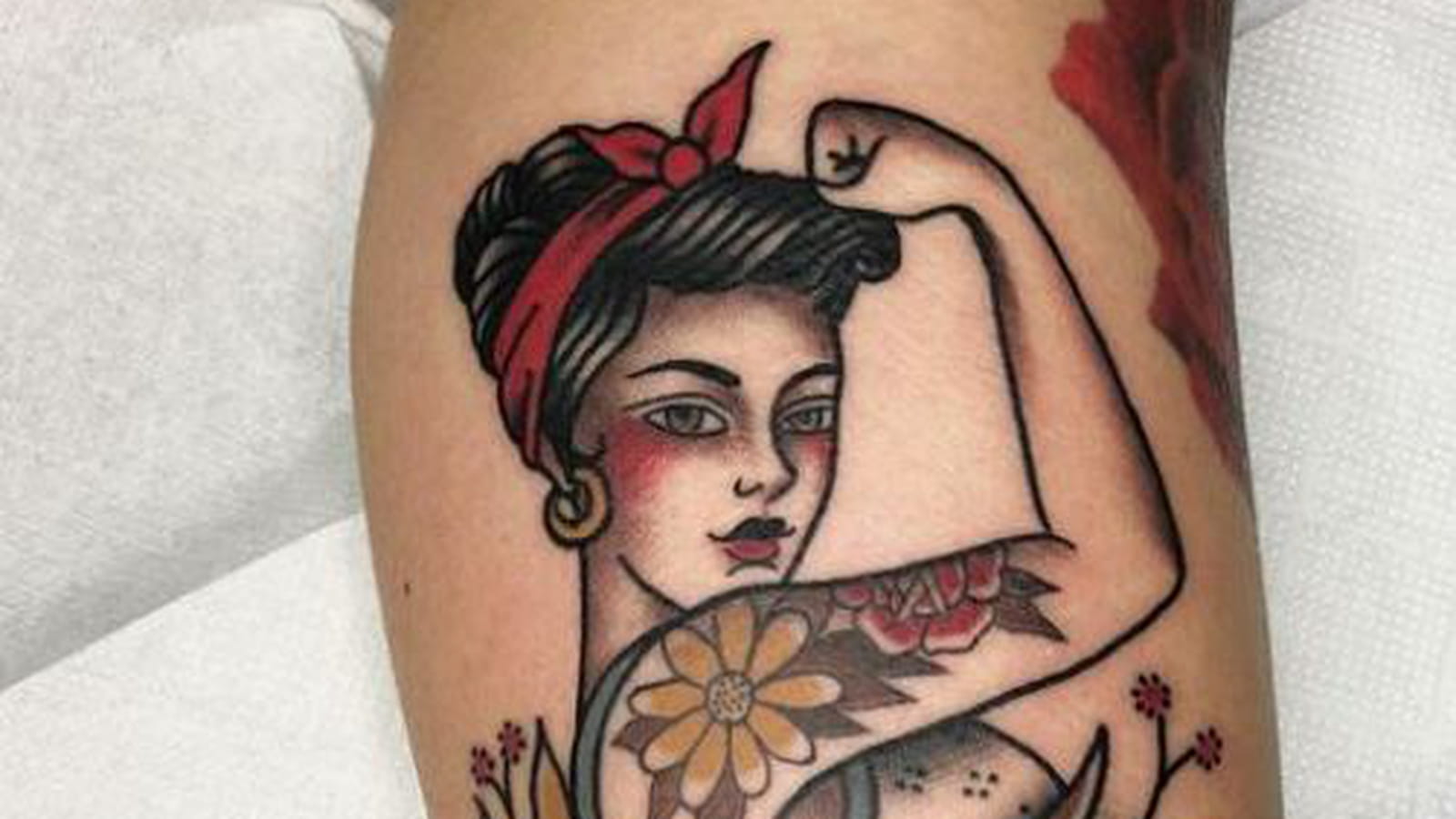 Pin-up old school sur le bras