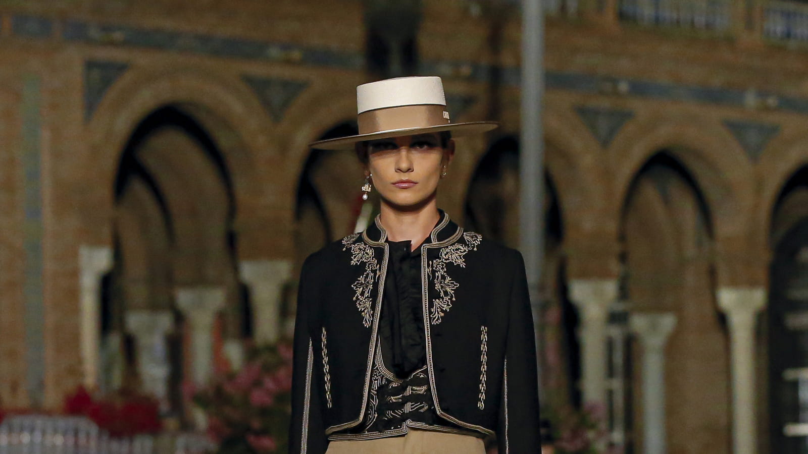Look 77