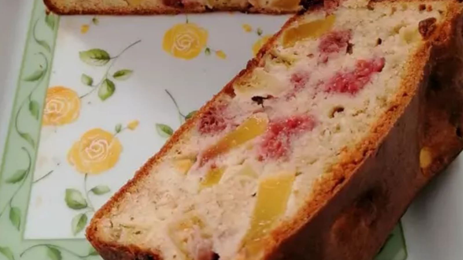 Cake allégé aux pêches et framboises