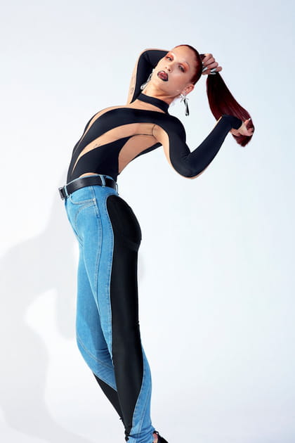 Body à découpes et jean bi-matière issus de la collaboration Mugler H&M