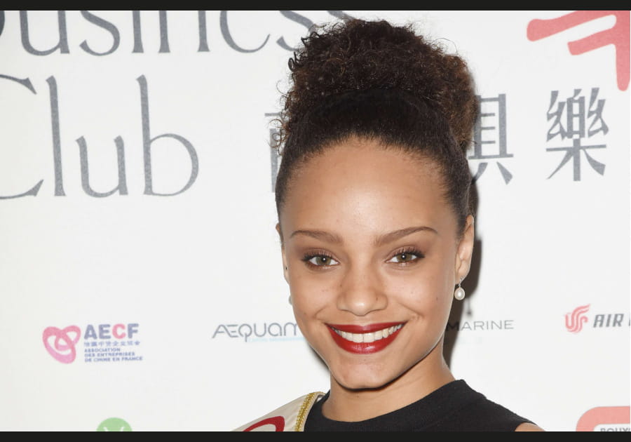 Le chignon fris&eacute; d'Alicia Aylies