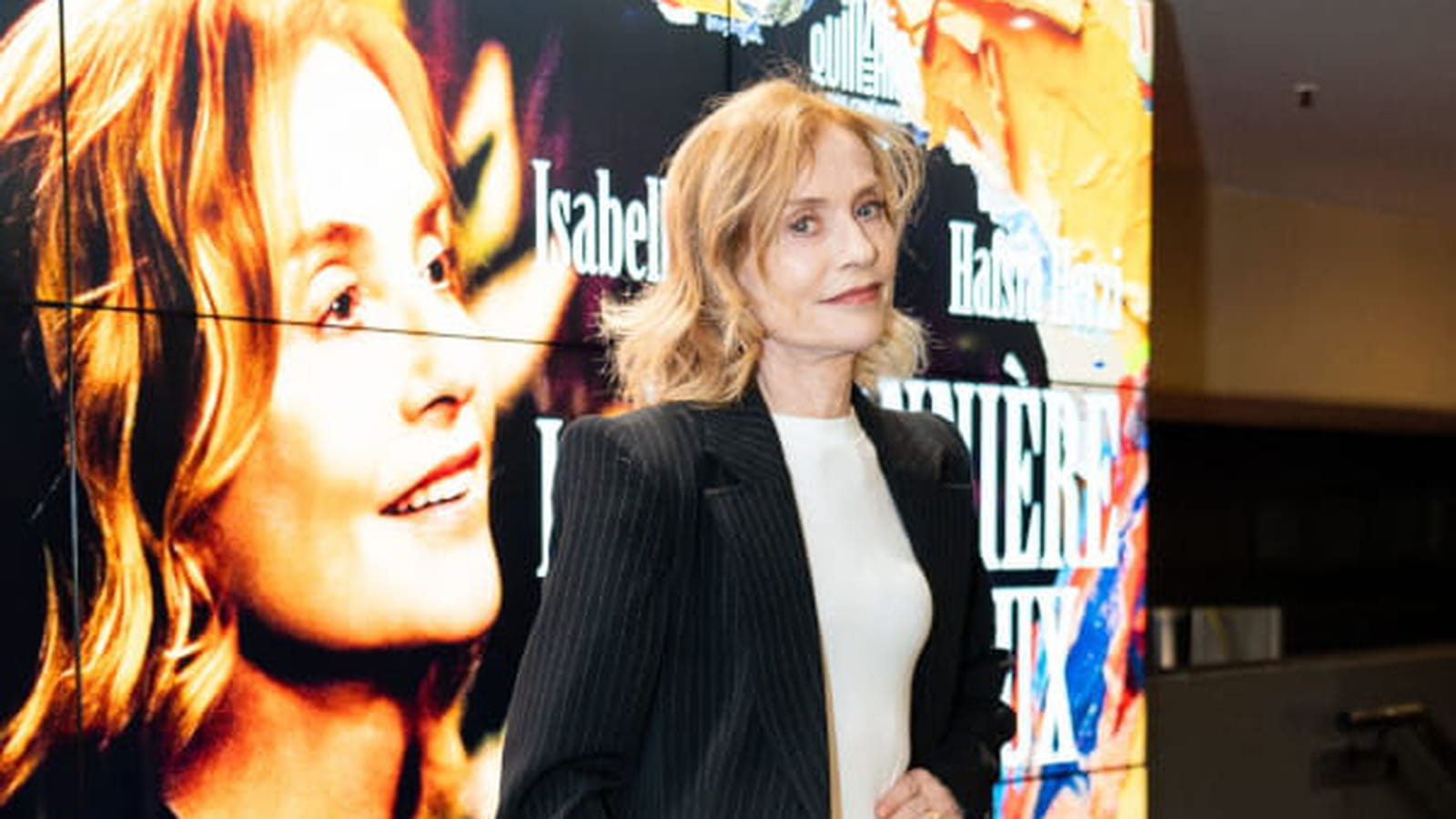 Letizia d’Espagne adopte un style bohème, Isabelle Huppert porte avec brio des pièces intemporelles 